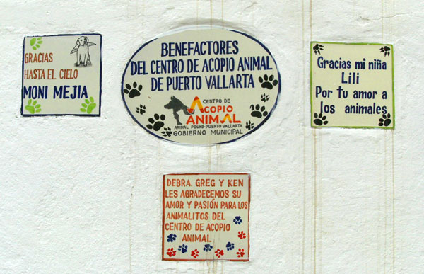 Placa conmemorativa sobre algunos patrocinadores